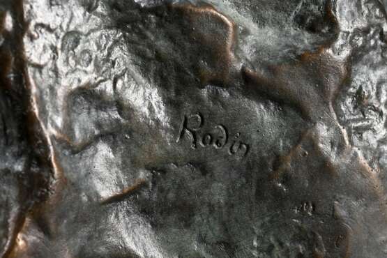 Rodin, Auguste (1840-1917) "Der Kuss", Bronze patiniert, 42/499, Nachguss Royal Art Galerie, H. 26,6cm (m. Sockel) - photo 5