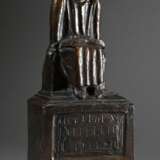 Barlach, Ernst (1870-1938) "Lesender Klosterschüler" 1930, Bronze patiniert, 2/12, verso sign./num. und Gießerstempel "H. Noack Berlin", Ausführung später, H. 48cm, leicht berieben und Kratzer - photo 1