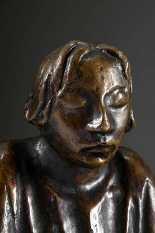 Barlach, Ernst (1870-1938) "Lesender Klosterschüler" 1930, Bronze patiniert, 2/12, verso sign./num. und Gießerstempel "H. Noack Berlin", Ausführung später, H. 48cm, leicht berieben und Kratzer - photo 2