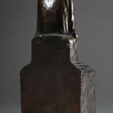 Barlach, Ernst (1870-1938) "Lesender Klosterschüler" 1930, Bronze patiniert, 2/12, verso sign./num. und Gießerstempel "H. Noack Berlin", Ausführung später, H. 48cm, leicht berieben und Kratzer - photo 5