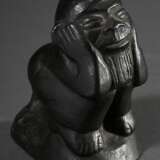 Hoetger, Bernhard (1874-1949) Briefbeschwerer "Dukatenmännchen" 1923, Eisen, geschwärzt, Modell- und Gußnummer "1/28", Gießerstempel "Fürstlich Stolbergsches Hüttenwerk Ilsenburg", H. 9,9cm,… - photo 1