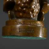 Lindhart, Svend (1898-1989) "Putto einen Fisch reitend", Bronze patiniert, verso sign., Gießerstempel "Brødr. Grage Broncestøberi", H. 13cm - photo 5