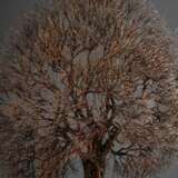 Meierhenrich, Ernst-Georg (1944-2022) "Sylter Baum", Messingdraht und Metall, z.T. farbig gefasst, 56x82cm - photo 1