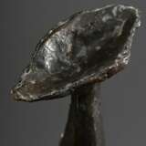 Theunert, Christian (1899-1981) "Sitzende Figur" 1952, Bronze patiniert, H. 28cm, leicht berieben - photo 3