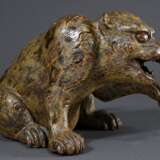 Steinzeug Okimono „Sitzender Tiger“, braun-gelb glasiert, wohl Takatori, 19.Jh., 16x15,5x26,2cm, Vgl.: F. X. Peintinger, Drachenkralle und Rattenschwanz, MK&G Hamburg 2000, Nr. 67 - photo 3