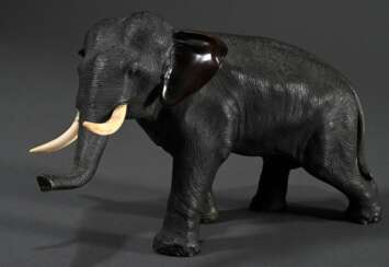 Japanische Bronze &quot;Schreitender Elefant&quot; mit Elfenbein Stoßzähnen, Fuß signiert Morimitsu, Meiji Periode um 1900, 17x28cm, Genehmigung nach VO (EG) 338/97 liegt vor (kein Export außerhalb der EU)