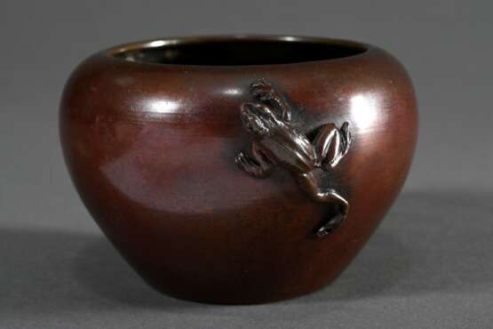 Japanischer Bronze Pinselwascher mit plastischem Frosch, Meiji Periode, H. 7cm, Ø 8cm, Standring berieben - photo 1