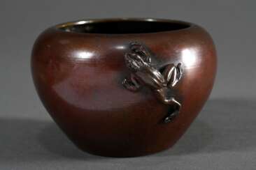 Japanischer Bronze Pinselwascher mit plastischem Frosch, Meiji Periode, H. 7cm, Ø 8cm, Standring berieben