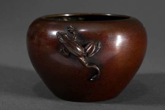 Japanischer Bronze Pinselwascher mit plastischem Frosch, Meiji Periode, H. 7cm, Ø 8cm, Standring berieben - photo 3