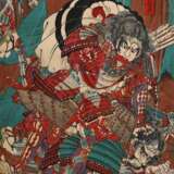 3 Yoshifuji (1828-1887) "Sagashû Ishibashiyama Gassen genpei" (Schlacht bei Ishiyama in Sagashû (=Kanagawa)), Farbholzschnitte, Triptychon, sign. Nishimura Yoshifuji ga, je 34,8x22,2cm (m.R. 52x78cm) - photo 3
