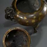 Chinesischer Bronze Koro Weihrauchbrenner mit Goldsplash Dekor plastischen "Drachen" Handhaben und durchbrochenem Deckel mit plastischem Drachen, 17./18. Jh., H. 26cm, Ø 27cm - photo 6