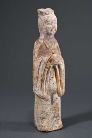 Tang Tonfigur "Stehende Hofdame", China 600-1000 n.Chr., mit Resten alter Fassung, TL Kotalla Gutachten Nr. 10290504 von 2004, H. 22cm - photo 1