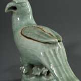 2 Diverse chinesische Porzellan Räuchergefäße mit craquelierter Seladonglasur„Papagei“ und „Ente“, jeweils ein Flügel abnehmbar zum Öffnen der Brennkammer, wohl späte Ming Dynastie, H. 16/17cm, best. - photo 3