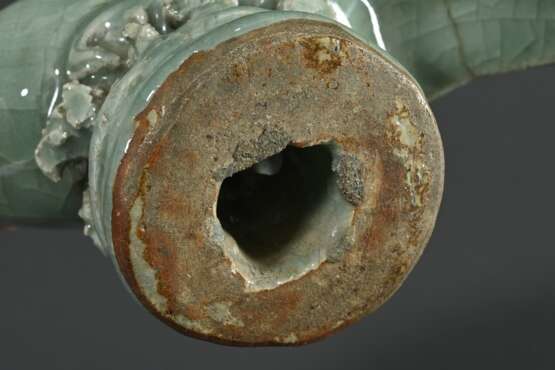 2 Diverse chinesische Porzellan Räuchergefäße mit craquelierter Seladonglasur„Papagei“ und „Ente“, jeweils ein Flügel abnehmbar zum Öffnen der Brennkammer, wohl späte Ming Dynastie, H. 16/17cm, best. - photo 5 2 Diverse chinesische Porzellan Räuchergefäße mit craquelierter Seladonglasur„Papagei“ und „Ente“, jeweils ein Flügel abnehmbar zum Öffnen der Brennkammer, wohl späte Ming Dynastie, H. 16/17cm, best. - photo 5