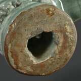 2 Diverse chinesische Porzellan Räuchergefäße mit craquelierter Seladonglasur„Papagei“ und „Ente“, jeweils ein Flügel abnehmbar zum Öffnen der Brennkammer, wohl späte Ming Dynastie, H. 16/17cm, best. - photo 5