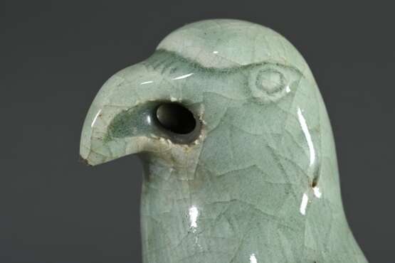 2 Diverse chinesische Porzellan Räuchergefäße mit craquelierter Seladonglasur„Papagei“ und „Ente“, jeweils ein Flügel abnehmbar zum Öffnen der Brennkammer, wohl späte Ming Dynastie, H. 16/17cm, best. - photo 6 2 Diverse chinesische Porzellan Räuchergefäße mit craquelierter Seladonglasur„Papagei“ und „Ente“, jeweils ein Flügel abnehmbar zum Öffnen der Brennkammer, wohl späte Ming Dynastie, H. 16/17cm, best. - photo 6