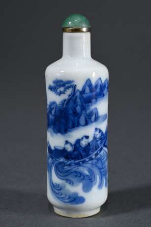 Zylindrische Porzellan Snuffbottle mit Blaumalerei "Drei chinesische Fischer auf Boot", Deckel mit Jadeit Cabochon, China 19.Jh., H. 8,5cm - фото 1 Zylindrische Porzellan Snuffbottle mit Blaumalerei "Drei chinesische Fischer auf Boot", Deckel mit Jadeit Cabochon, China 19.Jh., H. 8,5cm - фото 1