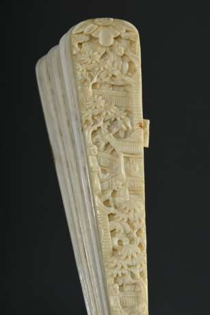 Elfenbein Brisée Fächer "Lebendige Stadtszene", L. 23,5cm, in Original Kasten mit Goldlackbemalung (5,3x27,5x6,4cm), Kanton um 1850, minimale Defekte, Genehmigung nach VO (EG) 338/97 liegt vor (kein Export auße… - Foto 5