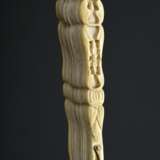 Elfenbein Brisée Fächer "Lebendige Stadtszene", L. 23,5cm, in Original Kasten mit Goldlackbemalung (5,3x27,5x6,4cm), Kanton um 1850, minimale Defekte, Genehmigung nach VO (EG) 338/97 liegt vor (kein Export auße… - Foto 7