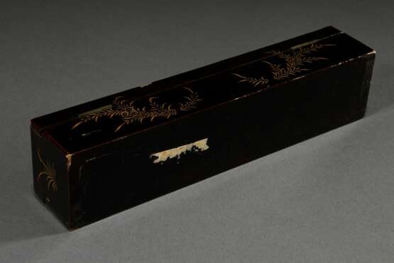 Elfenbein Brisée Fächer "Lebendige Stadtszene", L. 23,5cm, in Original Kasten mit Goldlackbemalung (5,3x27,5x6,4cm), Kanton um 1850, minimale Defekte, Genehmigung nach VO (EG) 338/97 liegt vor (kein Export auße… - Foto 9