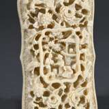 2 Diverse fein geschnitzte chinesische Elfenbein Visitenkartenetuis mit Kartuschen und Reliefs "Figuren in Landschaft", Guangdong um 1880, 9,5x5,5/9,7x5,7cm, Genehmigung nach VO (EG) 338/97 liegt vor (kein Expo… - Foto 2