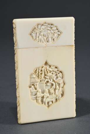 2 Diverse fein geschnitzte chinesische Elfenbein Visitenkartenetuis mit Kartuschen und Reliefs "Figuren in Landschaft", Guangdong um 1880, 9,5x5,5/9,7x5,7cm, Genehmigung nach VO (EG) 338/97 liegt vor (kein Expo… - Foto 5