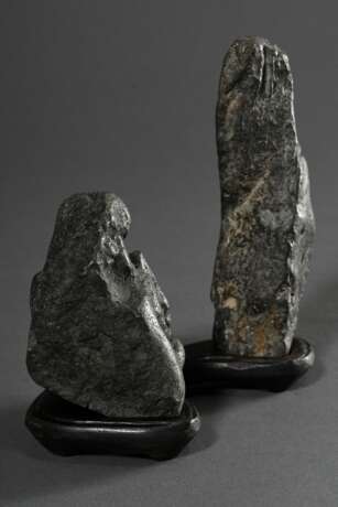 2 Kleine Gelehrtensteine auf passendem Sockel, H. 14cm - photo 2