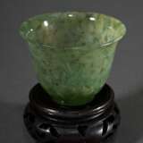 Feines Jade Koppchen auf Holzsockel, H. 4,5cm, Ø 6cm - Foto 1