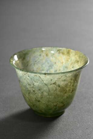 Feines Jade Koppchen auf Holzsockel, H. 4,5cm, Ø 6cm - Foto 2