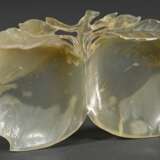 Chinesische Jade Doppelschale in Pfirsichform, 9x14,5cm - фото 1