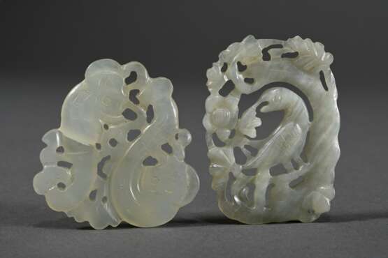 2 Diverse chinesische Jade Schnitzereien "Vogel im Baum" (5,8x4,1cm) und "Zwei Welse" (5x5,2cm) mit feiner Durchbruch Arbeit - Foto 2