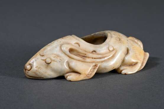 Heller chinesischer Jade Pinselwascher "Hase", Öffnung im Rücken ornamental umrandet, L. 9cm - photo 1