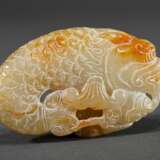 Figürliche chinesische Jade Schnitzerei "Fisch und Fledermaus", 4,5x7,5cm - photo 1