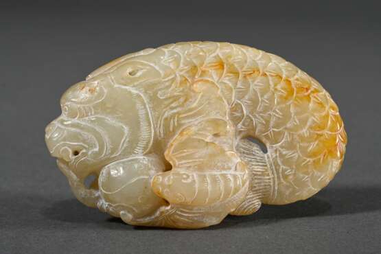 Figürliche chinesische Jade Schnitzerei "Fisch und Fledermaus", 4,5x7,5cm - photo 2