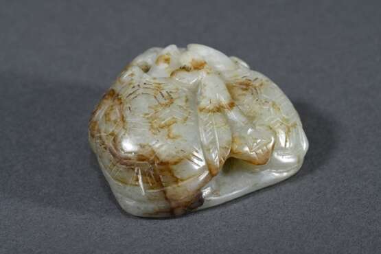 Durchbrochener chinesischer Jade Toggle "Zwei fressende Schildkröten auf Seerosenblatt", 4,4x4,4cm - Foto 1
