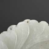 2 Diverse Teile chinesische Jade Anhänger und Schließe in Blütenform, Ø 7,5/5,6cm - photo 4