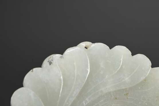 2 Diverse Teile chinesische Jade Anhänger und Schließe in Blütenform, Ø 7,5/5,6cm - photo 4