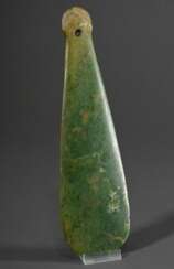 Maori Mere Pounamu oder Pata Standeszeichen in typischer Spatelform mit durchbohrtem Griff, Nephrit oder Jade sog. &quot;Grüner Schatz&quot;, Neuseeland Anfang 20.Jh., 27x7,7cm, Provenienz: Sammlung Birger Mörner Morland…