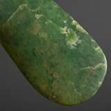 Maori Mere Pounamu oder Pata Standeszeichen in typischer Spatelform mit durchbohrtem Griff, Nephrit oder Jade sog. "Grüner Schatz", Neuseeland Anfang 20.Jh., 27x7,7cm, Provenienz: Sammlung Birger Mörner Morland… - Foto 7