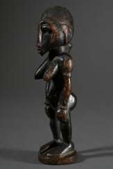 Weibliche Senufo Tububele Statuette, nördliche Elfenbeinküste Anfang 20.Jh., H. 25cm, alte Bruchstelle vorne, Provenienz: Sammlung Christian Ries (1899-1941), 1. Steuermann auf der 4. Dana Expedition 1928-1930