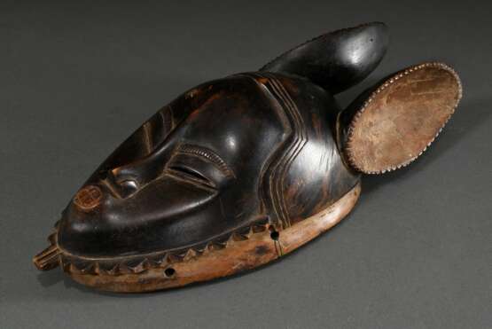 Guro Maske mit Hasenohren und gezacktem Rand (der Hase gilt bei den Guro als einziges Tier, dass den Charakterzug der Kameradschaft besitzt, da er einen gejagten Artgenossen zeitweilig "ablöst", damit dieser au… - photo 2