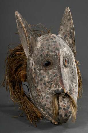 Zoomorphe Lega Maske mit langen Ohren, Flaschenglas Augen und Basthaaren, Reste von farbiger Bemalung, DR Kongo, H. 35cm, Gebrauchspatina, Provenienz: Sammlung Schleswig-Holstein - photo 1
