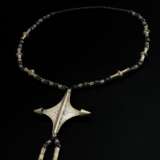 Kette "Guru" mit fein ziseliertem und stilisiertem Kreuz Anhänger, schwarzen Glasperlen und röhrenförmigen Gliedern, Kel Air Tuareg, Silber, zus. 114g, L. 64cm, Anhänger 8x8cm, Alters- und Gebrauchsspuren (TTM3… - photo 1