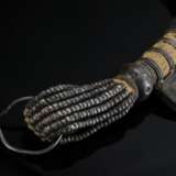 Beduinen Kette "Hunkun", jede Seite mit 2 floral verzierten Amulettbehältern zwischen Perlgliedern (Silber, Silber vergoldet, Koralle), aufgezogen auf geflochtenem Baumwollband, Ø innen 23cm, L. 80cm (JAO14) - photo 3