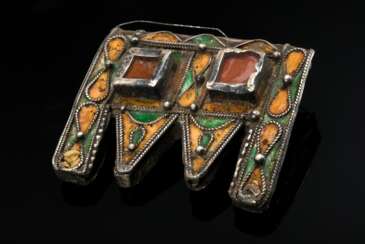 Südmarokkanischer Amulettbehälter &quot;Hirz&quot;, 4 zackiger, doppelwandiger Behälter mit aufgelegtem farbigem Emaille und 2 zentralen Glassteinen, Silber, 33g, 6x5cm, rest., starke Alters- und Gebrauchsspuren (MA48)…