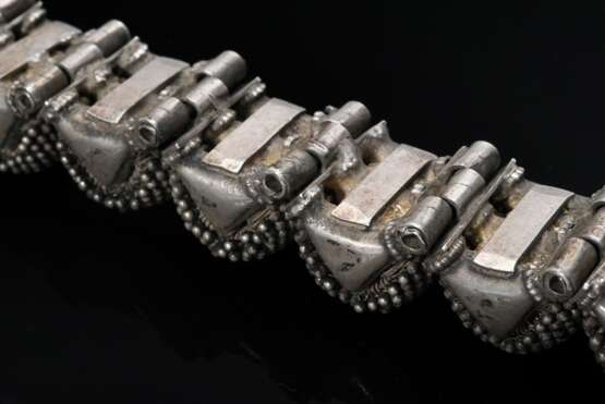 Indischer Armreif aus 7 großen granulierten Buckelgliedern und Steckscharnier, Silber, 248g, L. 16,5cm, Alters- und Gebrauchsspuren (IP32) - photo 4