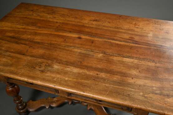 Bäuerlicher Eichen Tisch mit zwei Schüben in der Zarge über gedrechselten Balusterbeinen und Stegverbindung, Ende 18.Jh., 80x148x86cm, alter Wurmbefall - photo 2