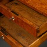 Biedermeier Nähtisch mit 2 Schüben auf leicht ausgestellten Beinen, Birke furniert, Norddeutsch um 1830/1840, 77x62,6x49cm - photo 3