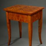 Biedermeier Nähtisch mit 2 Schüben auf leicht ausgestellten Beinen, Birke furniert, Norddeutsch um 1830/1840, 77x62,6x49cm - photo 5