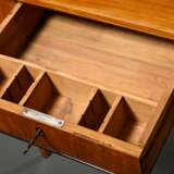 Kleiner schlichter Biedermeier Nähtisch mit verschließbarem Schub, Kirsche mit geschwärzten Leisten, 71,5x65,5x44cm, kleine Fehlstelle - photo 3
